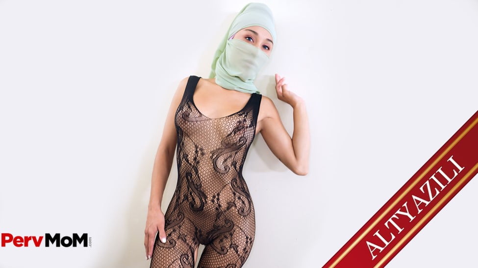 Öğrenci Evinde Koca Yarrağıyla Balık Etli Hatunu Sikiyor